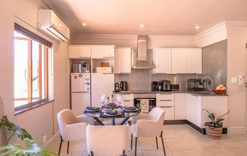 1 Bedroom Property for Sale in Sea Point Western Cape